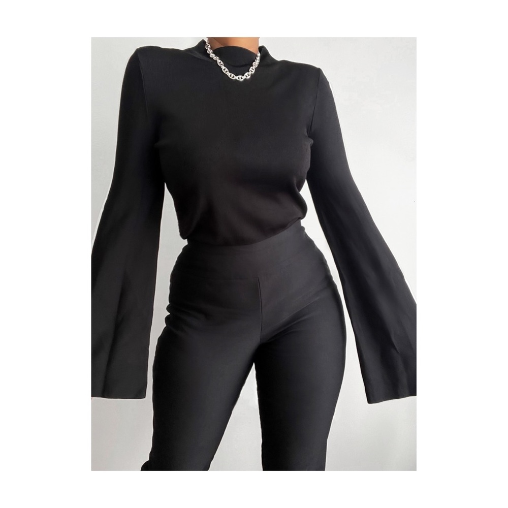 Vintage Black & White Bell Sleeve Sweater Top
